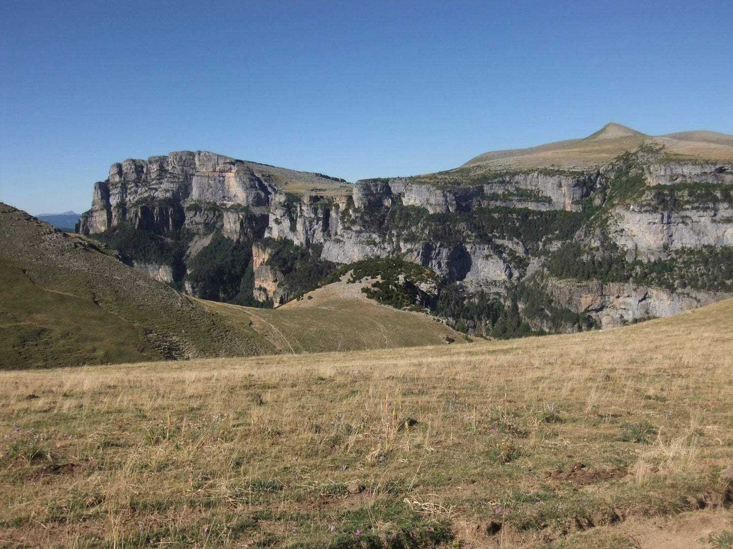 Bestue bespoke trekking holiday - Spanish Pyrenees