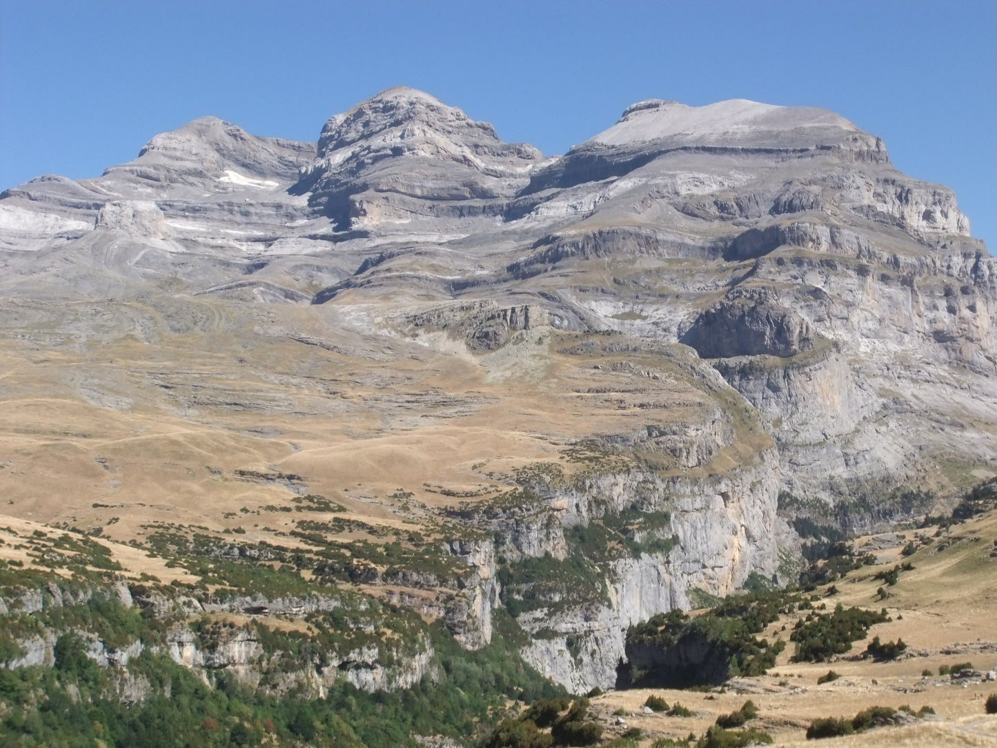 Bestue bespoke trekking holiday - Spanish Pyrenees