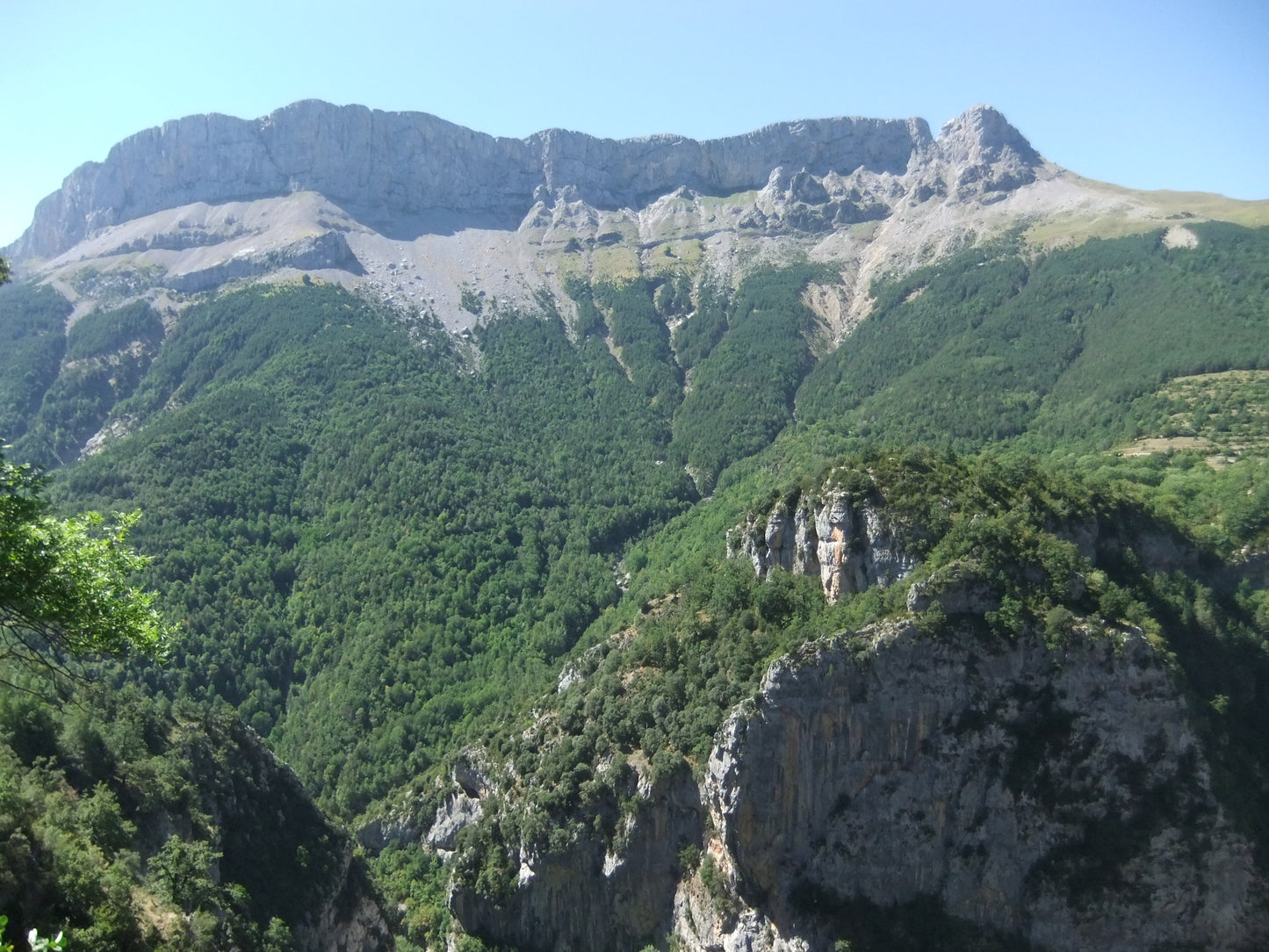Bestue bespoke trekking holiday - Spanish Pyrenees