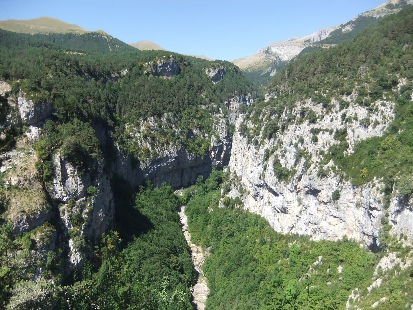 Bestue bespoke trekking holiday - Spanish Pyrenees