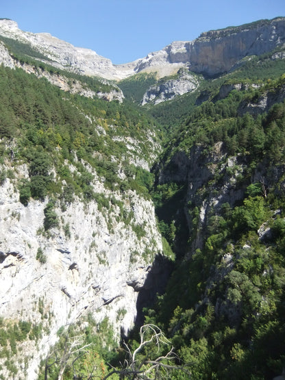 Bestue bespoke trekking holiday - Spanish Pyrenees
