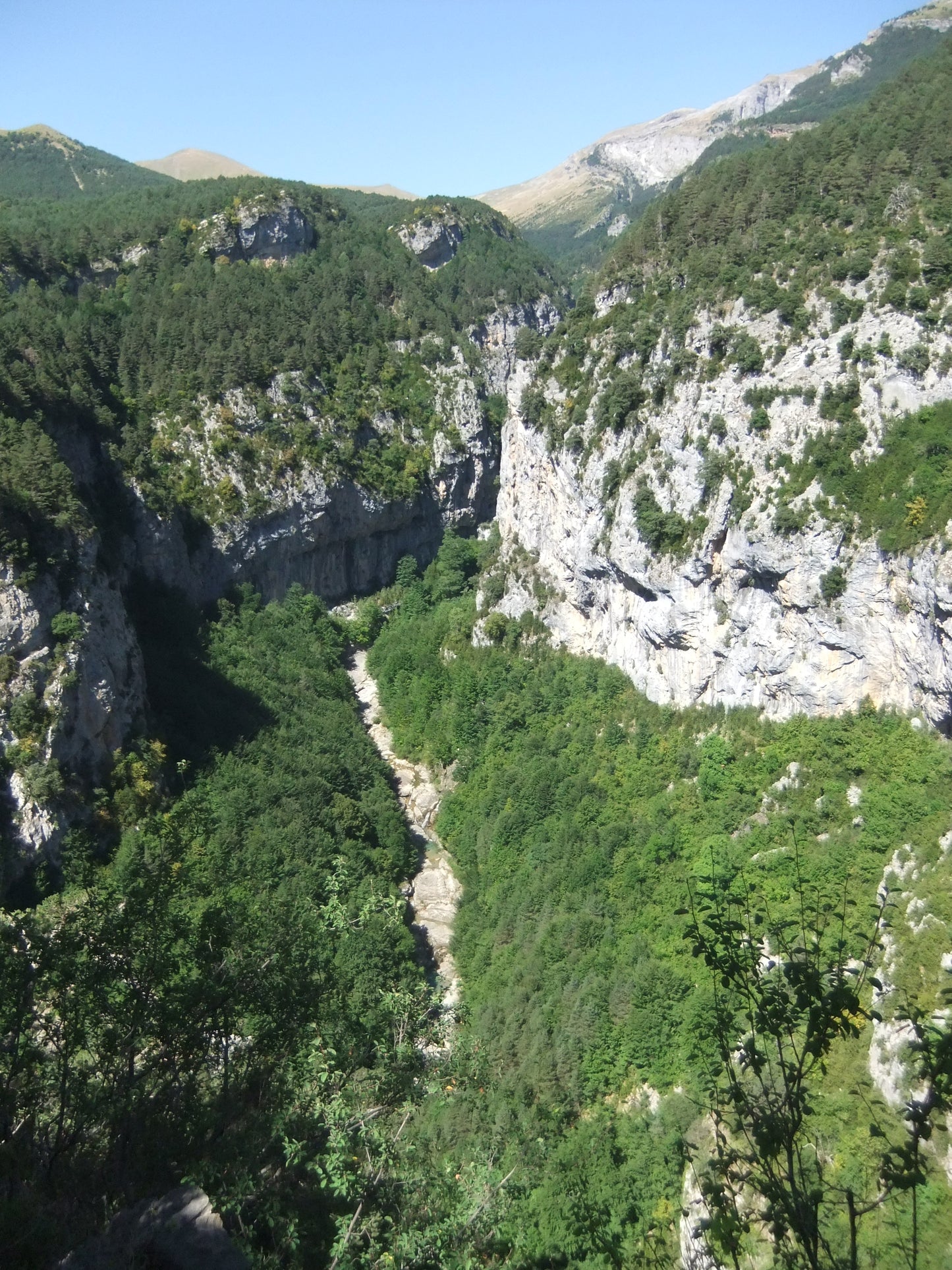 Bestue bespoke trekking holiday - Spanish Pyrenees