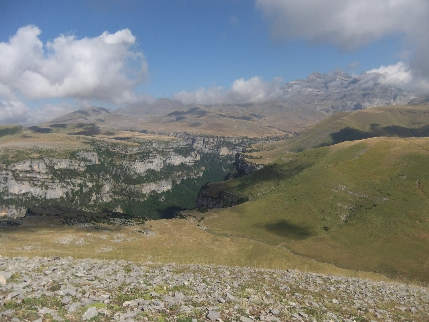 Bestue bespoke trekking holiday - Spanish Pyrenees