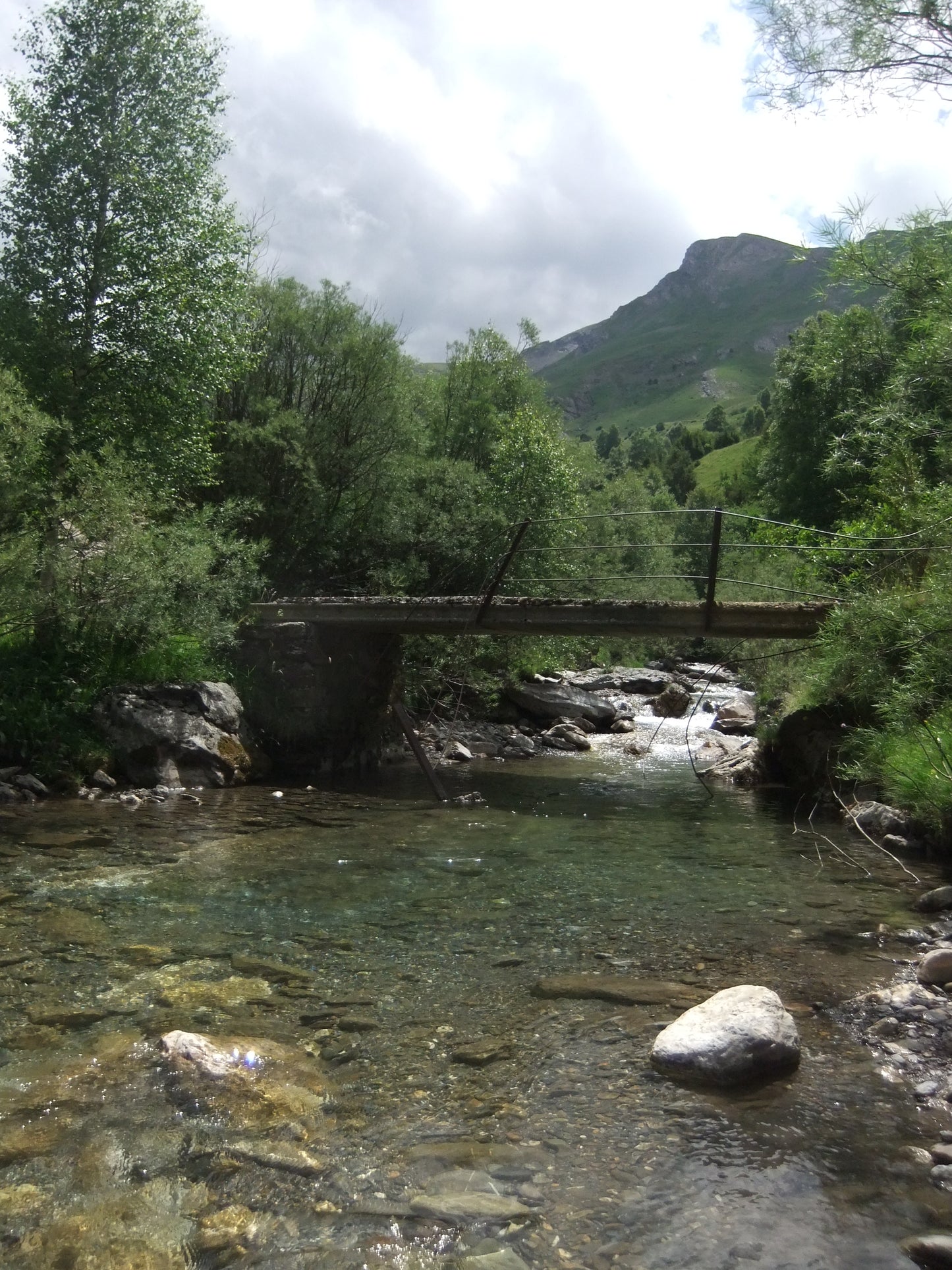 Moderate walking holiday in the Spanish Pyrenees
